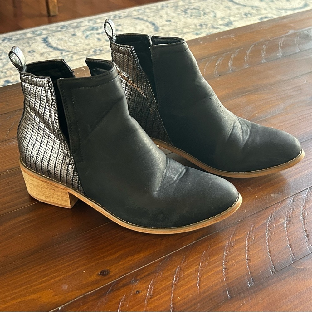 Corky‘s size 6 women’s black booties with metallic finish on the heels